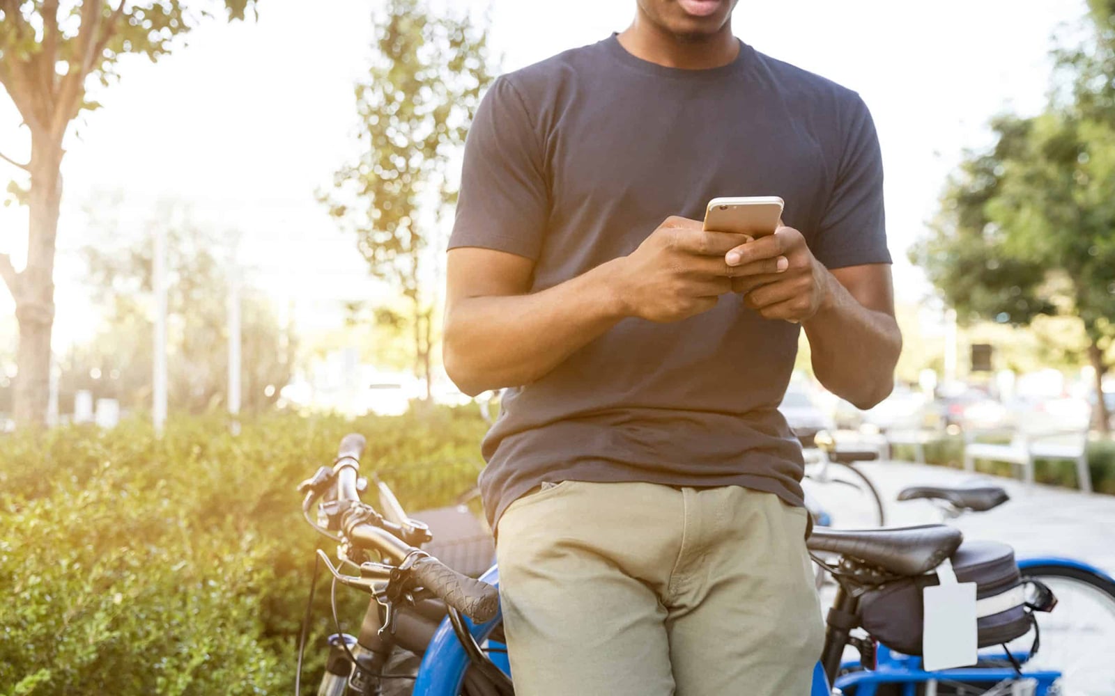 Un étudiant et son vélo